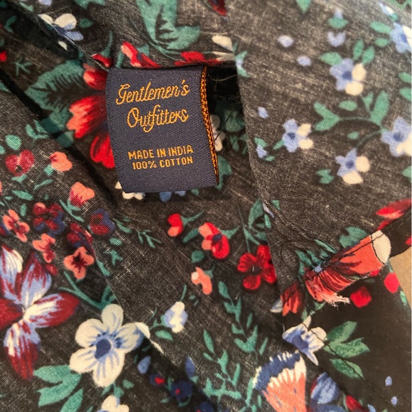 Gentlemens Outfitters button front dark floral shirt. EUC - Picture 5 of 7